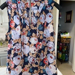 Elaine Rose sleeveless‎ top perfect condition. Lightweight material.